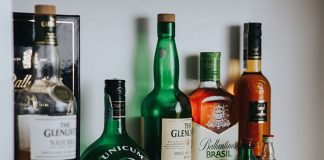 Czy znasz kulturę picia whisky? Sprawdź, jak najlepiej smakować ten trunek