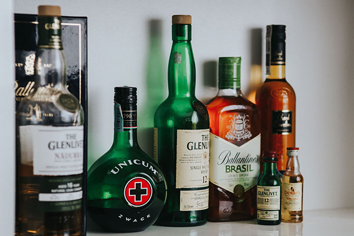 Czy znasz kulturę picia whisky? Sprawdź, jak najlepiej smakować ten trunek