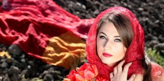 Niebieski tusz do rzęs