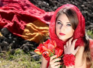 Niebieski tusz do rzęs