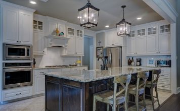 Jaki wybrać stół barowy?