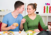 Domowy brunch z przyjaciółmi: garść inspiracji