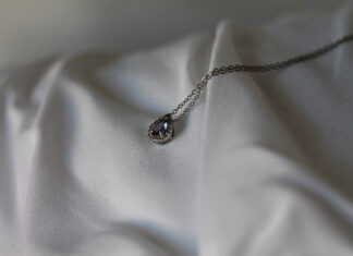 Biżuteria z kamieniem księżycowym