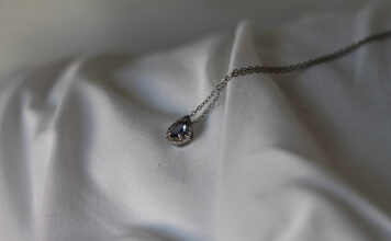 Biżuteria z kamieniem księżycowym
