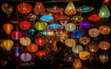 Czy lampy solarne mają baterie?