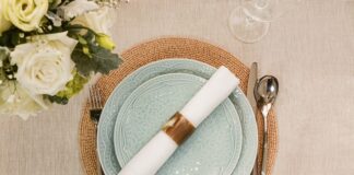 Jak przykleić serwetkę na jajko?