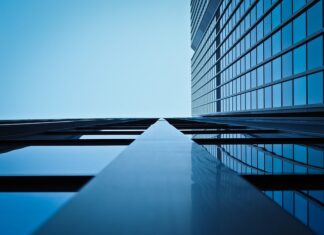 Jak umyć bardzo duże okna?