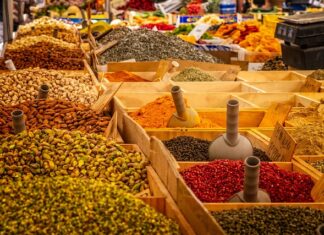 Jak zrobić podstawkę pod jajko styropianowe?