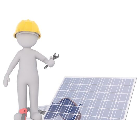 Czy solarna ładuje się przez szybę?