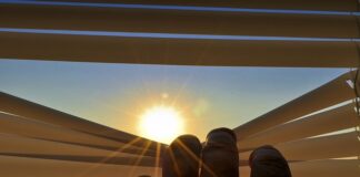 Jak się mierzy rolety na okna?