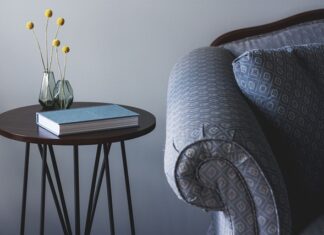 Jaki stolik do białych mebli?