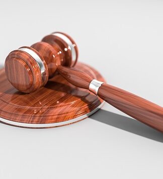 Jak używać młotka murarskiego?