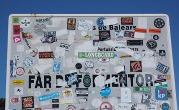 Jak przygotować ścianę pod naklejki?