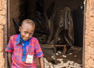 Czym kleić drewno i plastik?