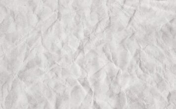 Czym przykleić nakładki na schody?