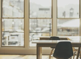 Jak umyć okna o dużej powierzchni?