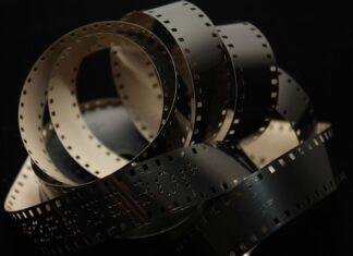 Czym skleić folię na szklarni?