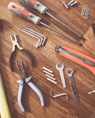 Jaki młot do wbijania kotew?