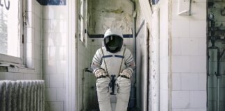 Czy można stawać na toalecie?