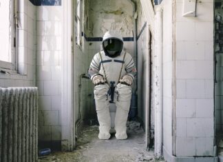 Czy można stawać na toalecie?