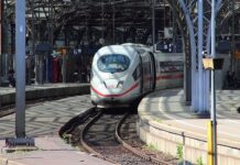 Czym odtłuścić powierzchnię pod naklejka? Czym odtłuścić powierzchnię pod naklejka?