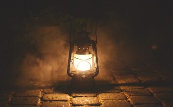 Czy lampa solarna świeci w dzień? Czy lampa solarna świeci w dzień?