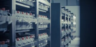 Jaka jest różnica między akumulatorem a bateria?