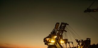 Jak dopasować młot do koparki?