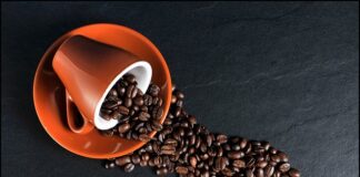 Jak można zmielić kawę bez młynka?