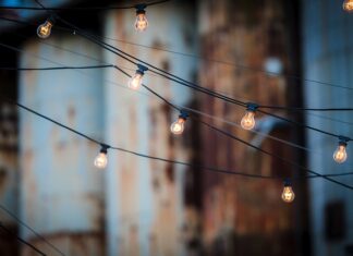 Jak głęboko zakopać kabel zasilający?