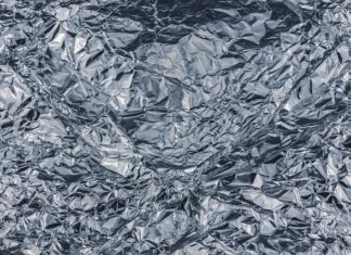 Czy ściągać folię z tunelu na zimę?