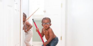 Czy mopem parowym można myc kafelki na ścianie?