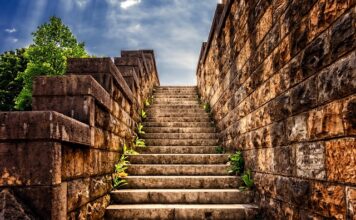 Jak tanio zrobić schody betonowe?