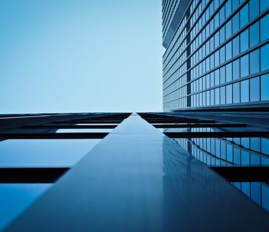 Jak umyć mocno zabrudzone okna?