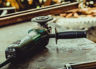 Czym się różni polerka od szlifierki kątowej?