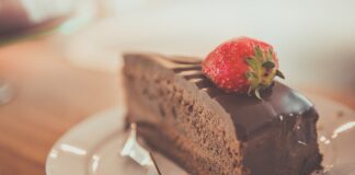 Dlaczego ciasto drożdżowe czuć drożdżami?