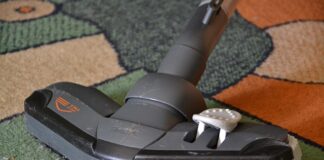 Jak położyć wykładzinę na schodach?