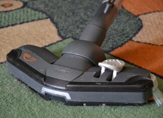 Jak położyć wykładzinę na schodach?