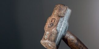 Do czego służy młot?