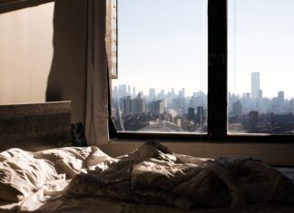 Na czym spać w kawalerce?