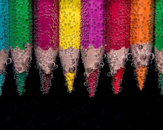 Jak się pisze po angielsku kredki?