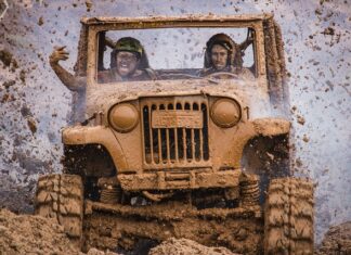 Jak usunąć taśmę z okien plastikowych?