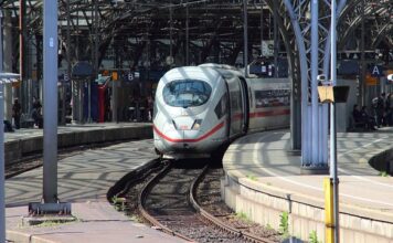 Czym odtłuścić ścianę przed naklejeniem naklejki? Czym odtłuścić ścianę przed naklejeniem naklejki?