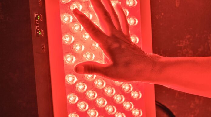 Terapia czerwonym światłem (RLT) – jak działa i jak mądrze korzystać z lamp do fotobiomodulacji? Lampa do terapii czerwonym światłem